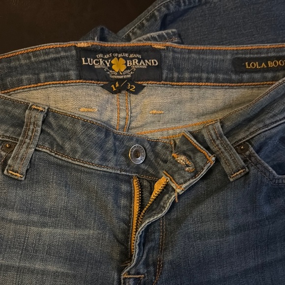 Lucky Brand Classic Denim Jeans - Picture 2 of 5